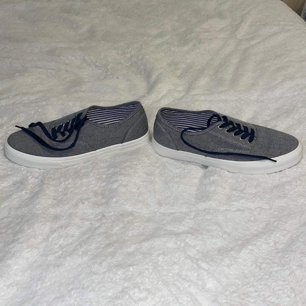 Old Navy size 8 casual shoes